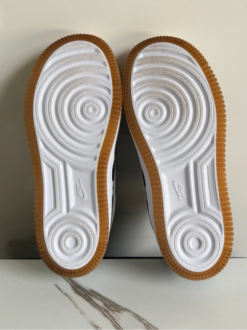 Nike brand NEW Girl size 2.5, Force 1 Low LV8 EasyOn